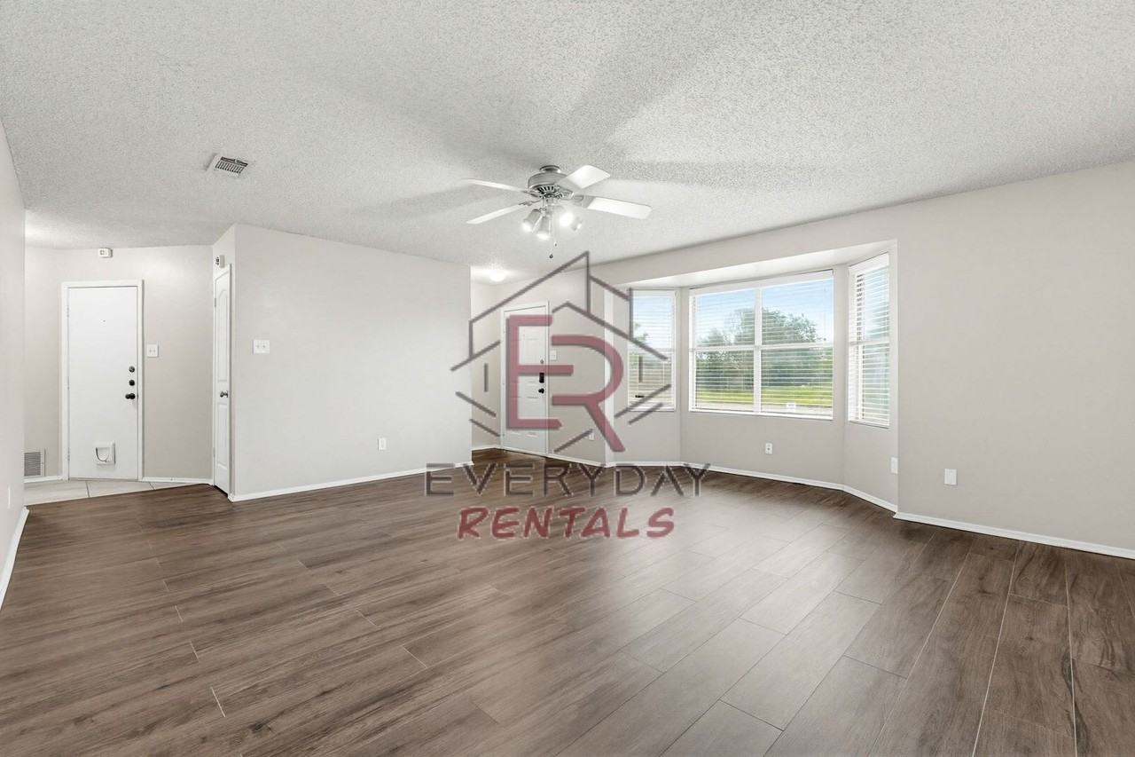 3005 Thoroughbred Dr - Photo 3 of 15