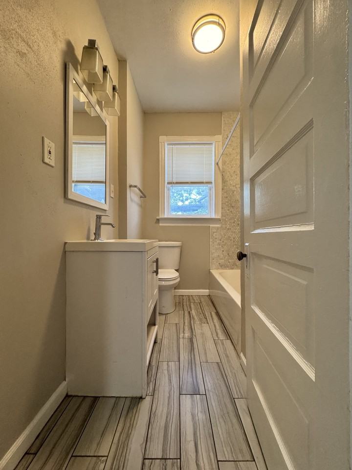 2334 Tower Grove Ave Apt 1e #1E - Photo 3 of 10