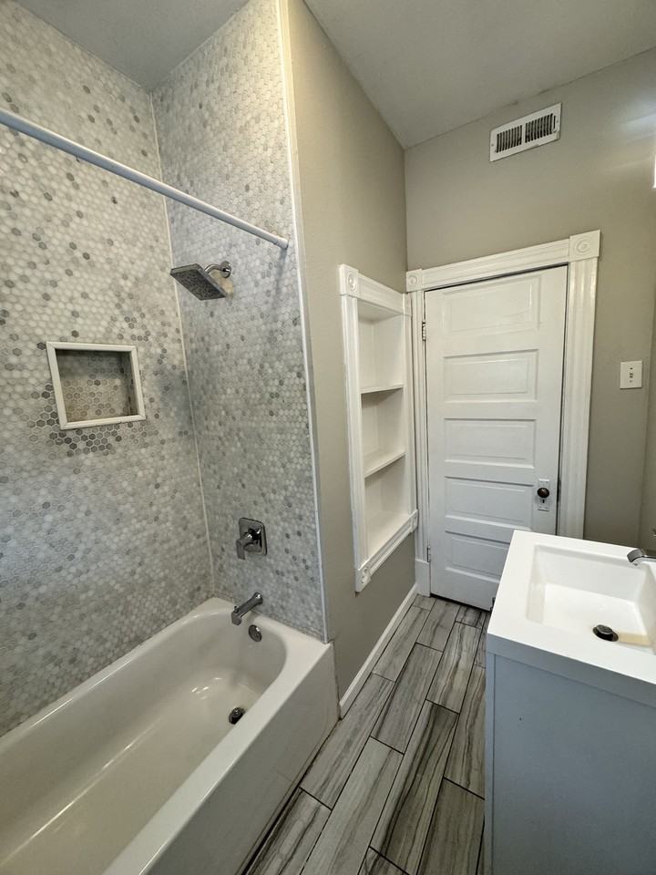 2334 Tower Grove Ave Apt 1e #1E - Photo 4 of 10