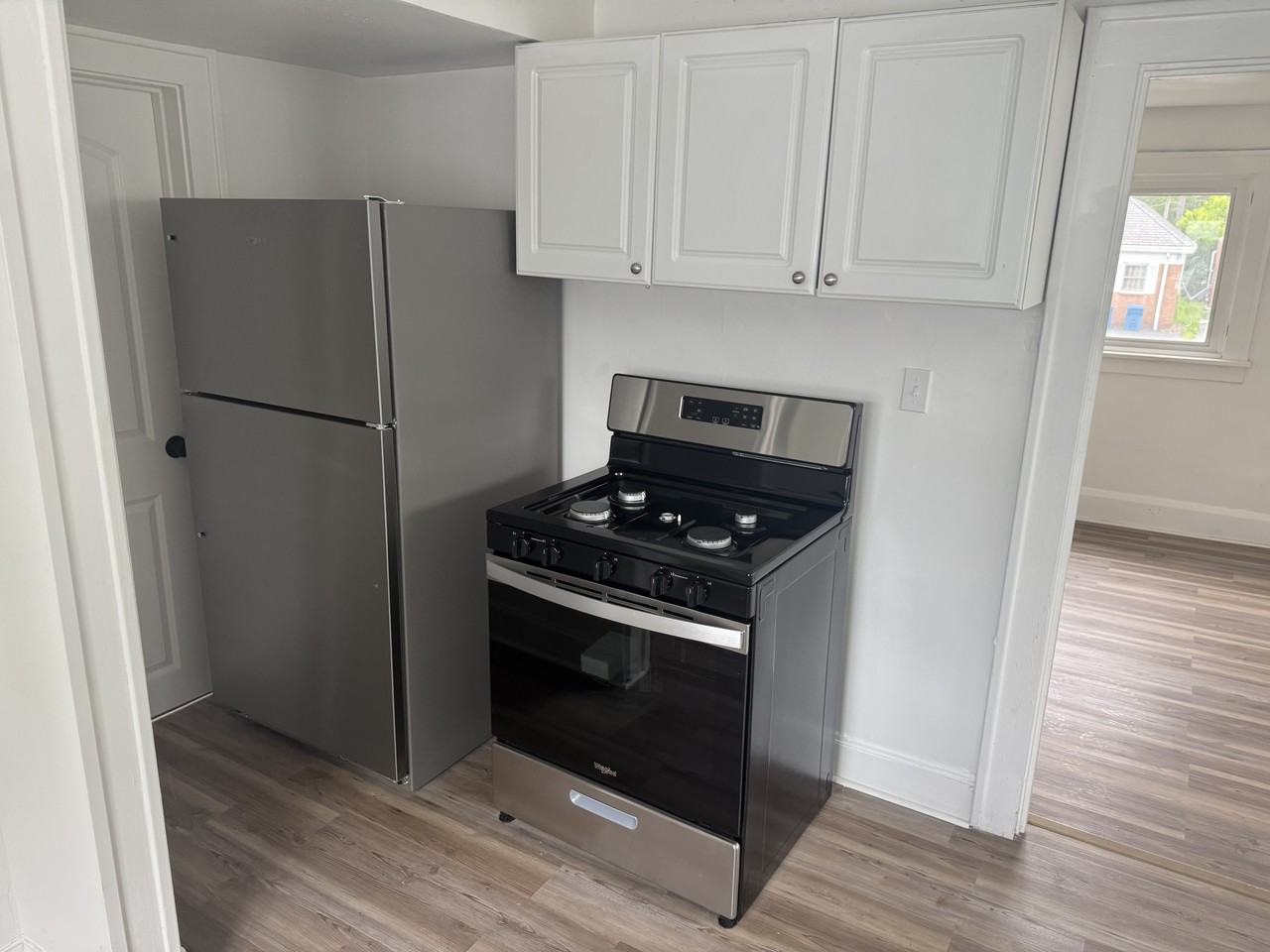 20 Erskine Ave #2 - Photo 4 of 6