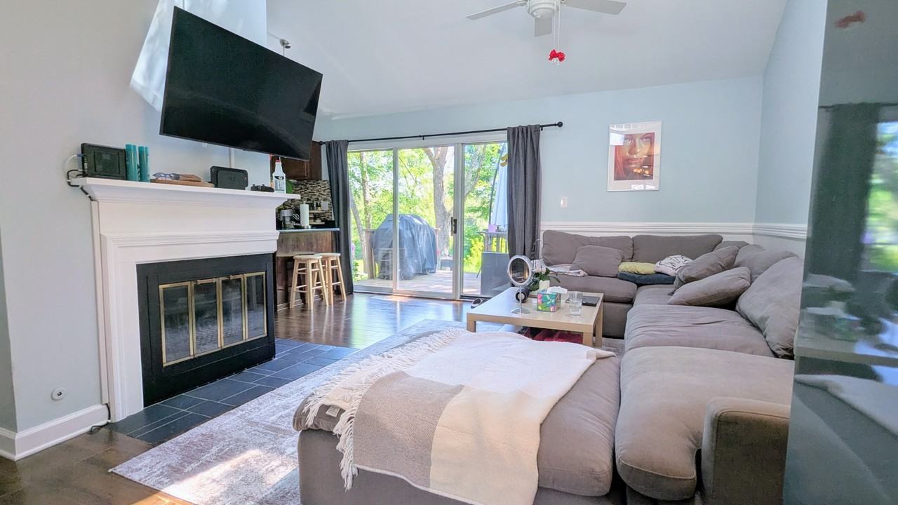 319 W Doral Ct #1 - Photo 3 of 14