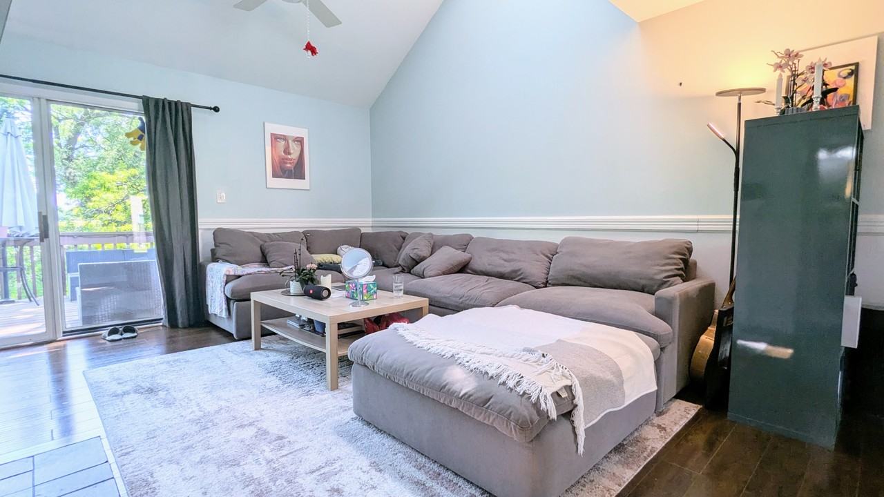 319 W Doral Ct #1 - Photo 4 of 14