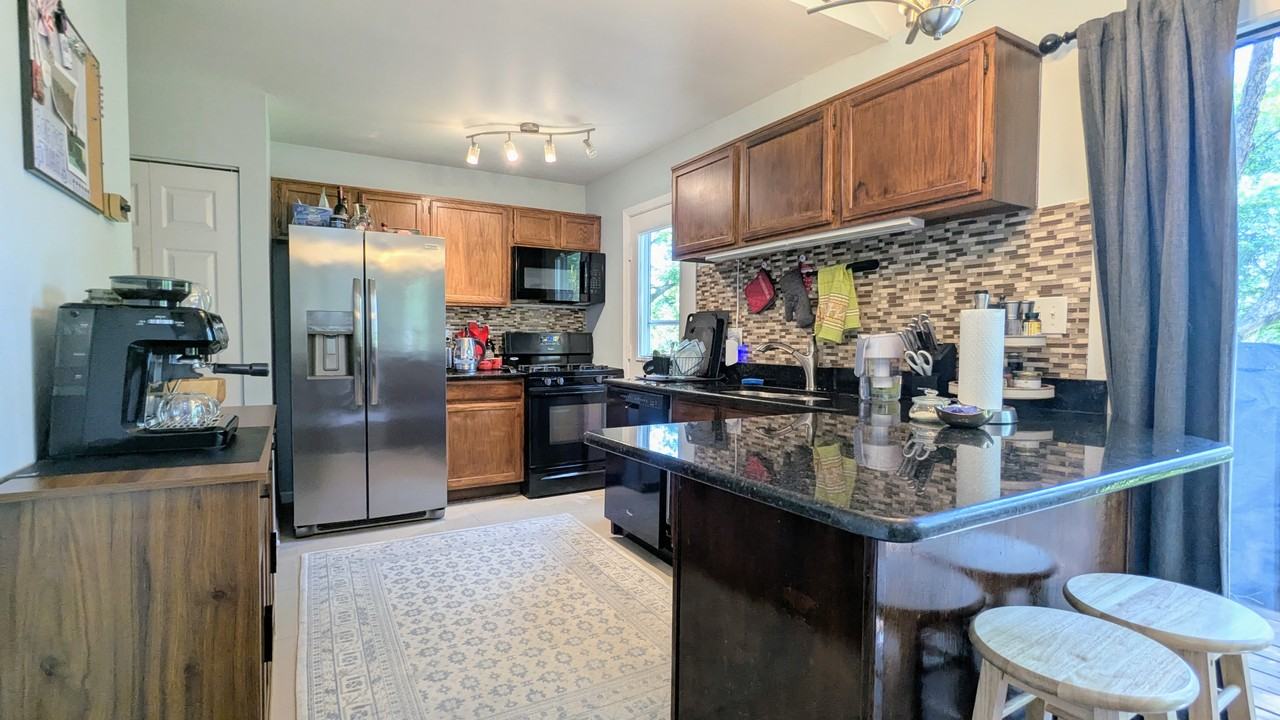 319 W Doral Ct #1 - Photo 6 of 14