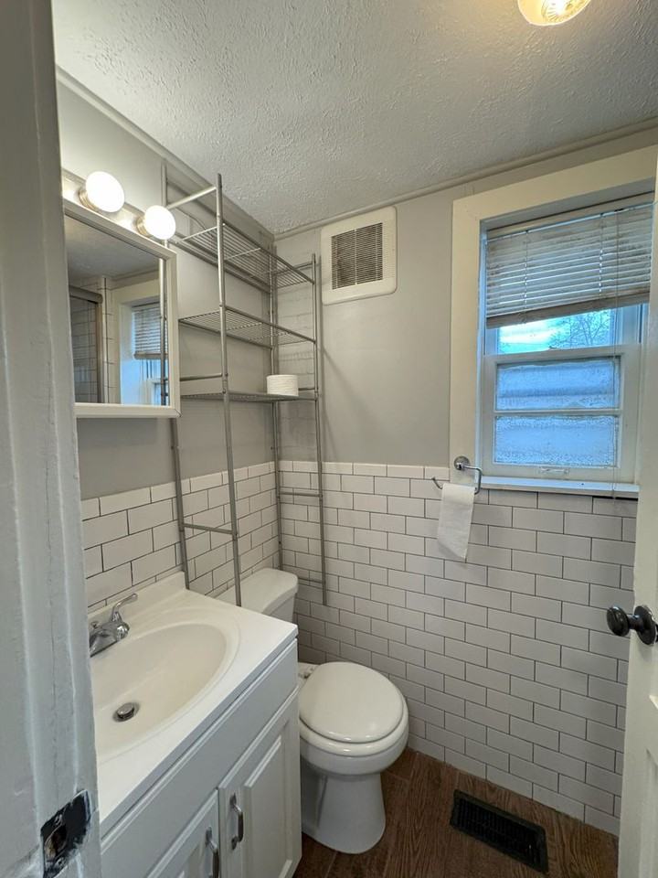 510 W. Saint Catherine - Photo 4 of 30