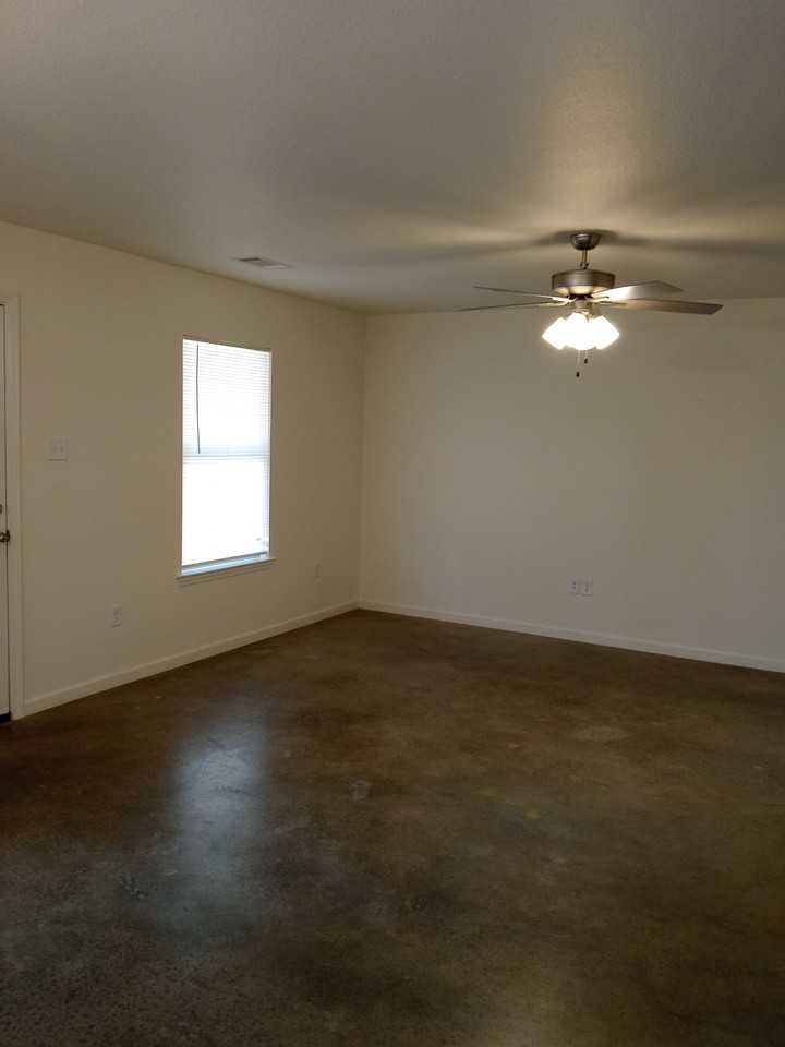 8 Tupelo St #B - Photo 3 of 25