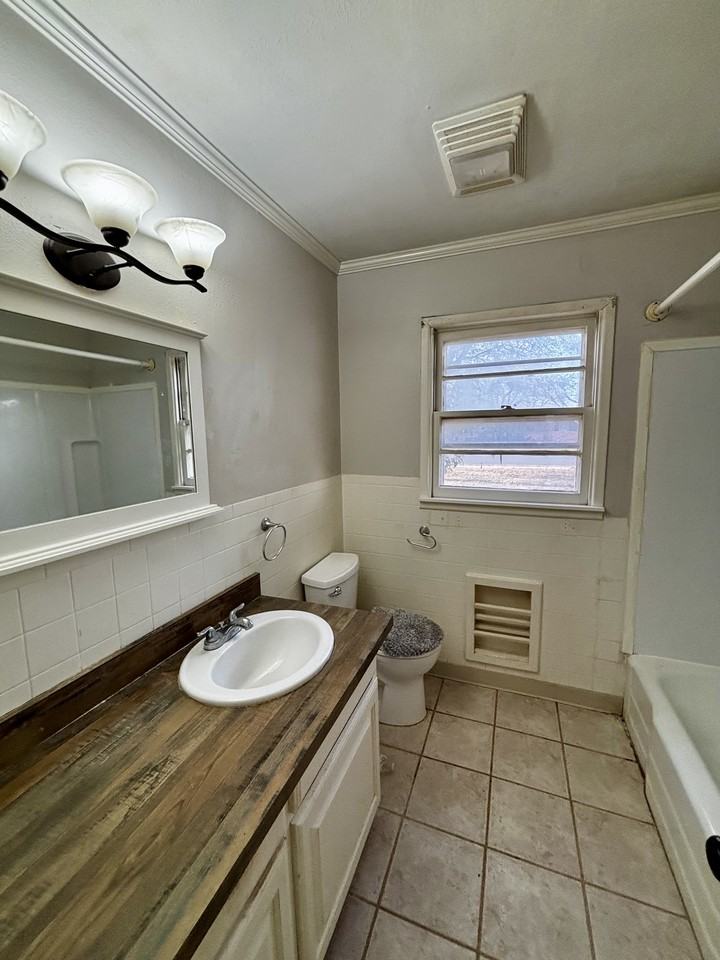1920 45th St #1 - Photo 6 of 18