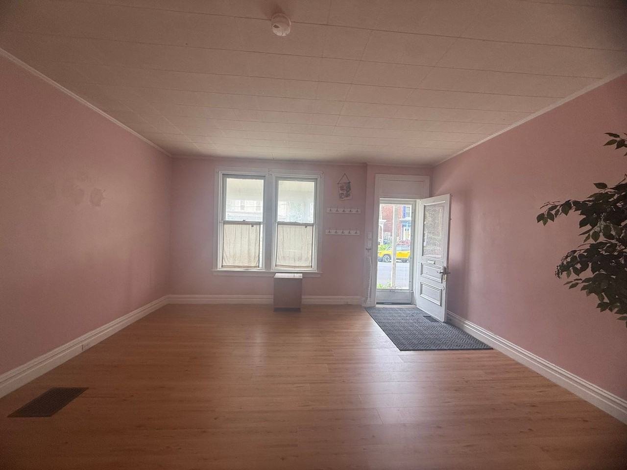 630 N West St - Photo 3 of 13