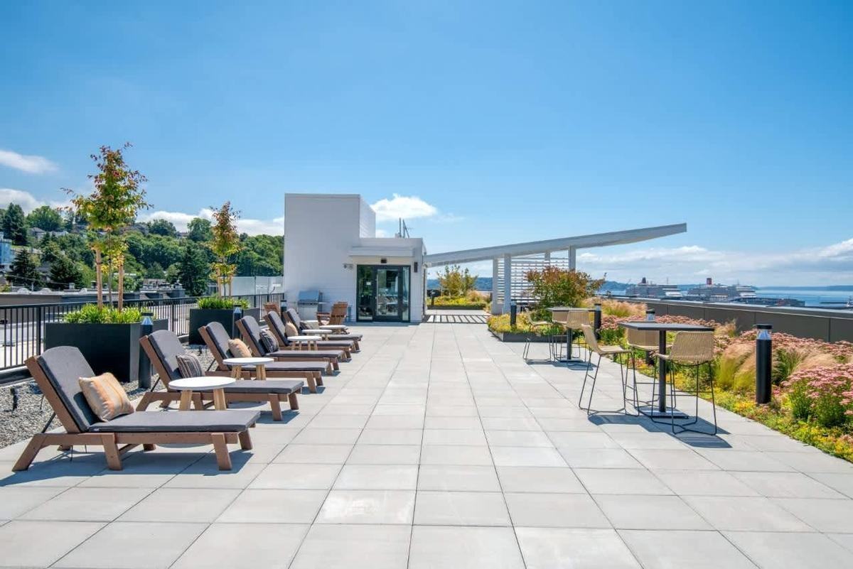 2222 15th Ave W