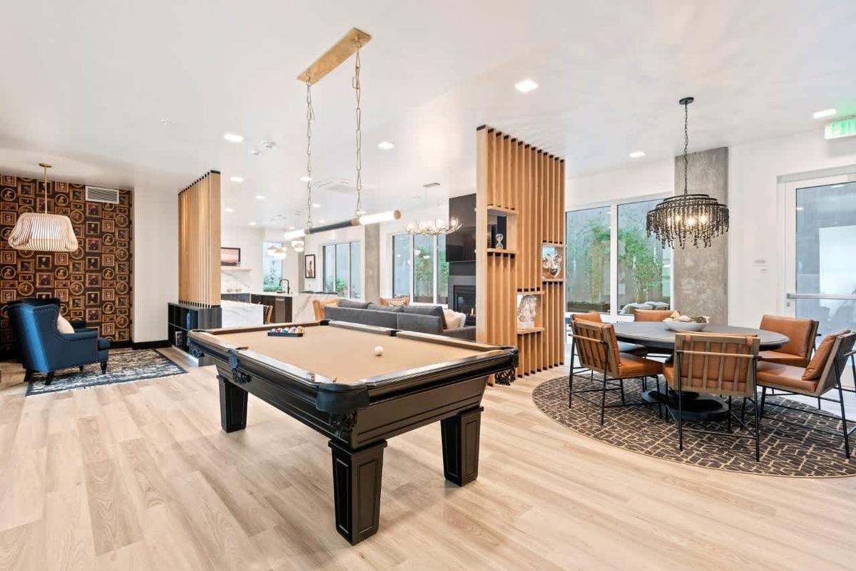 2222 15th Ave W