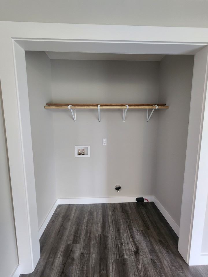1067 Crescent Dr #1 - Photo 2 of 12