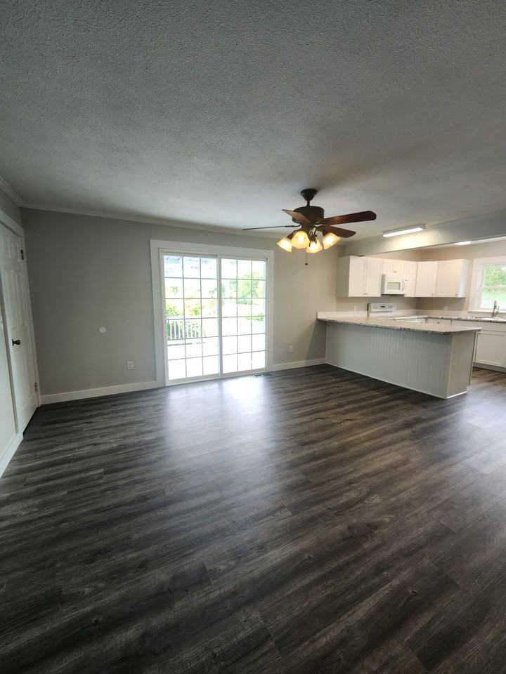 1067 Crescent Dr #1 - Photo 3 of 12