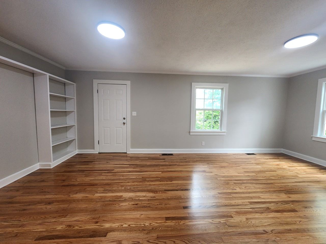 1067 Crescent Dr #1 - Photo 5 of 12