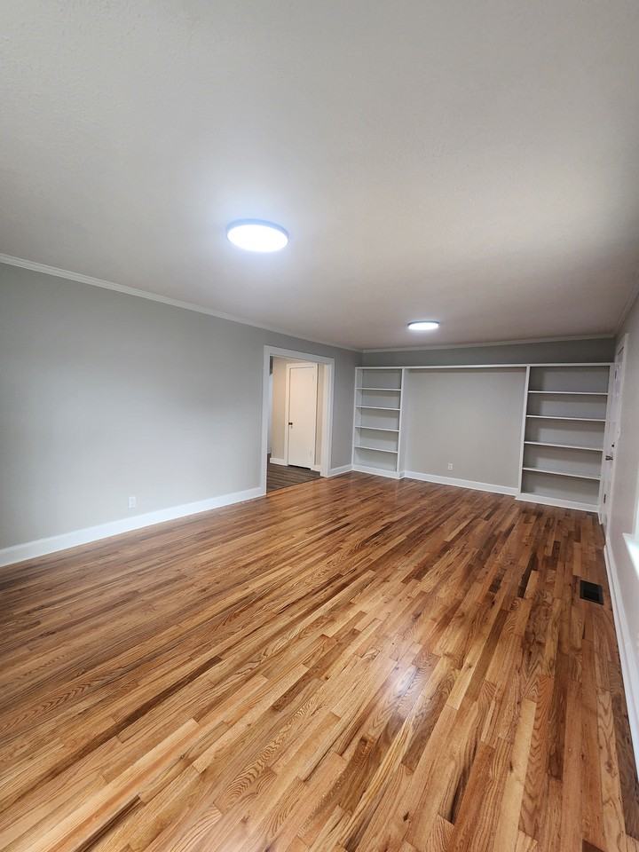 1067 Crescent Dr #1 - Photo 6 of 12
