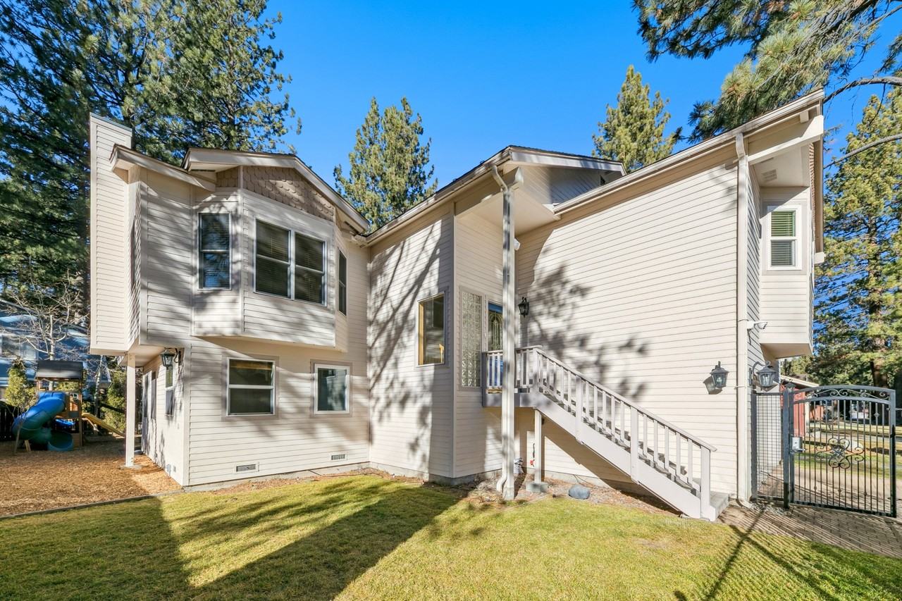 926 Tanglewood Dr #1 - Photo 2 of 30
