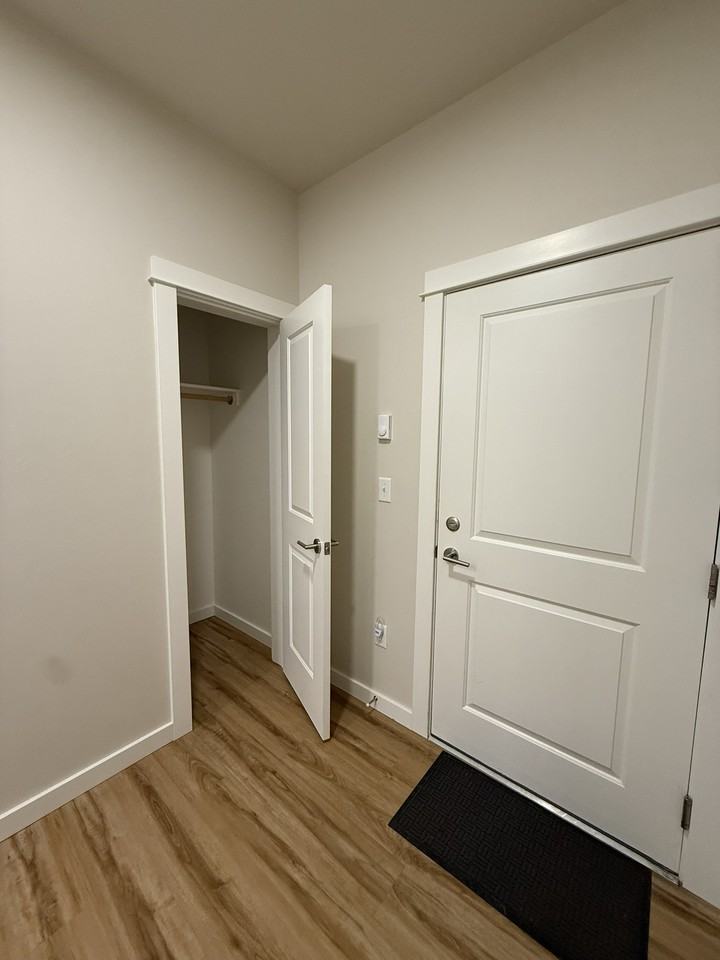 2222C Willow DriveApt 53 #1 - Photo 4 of 26