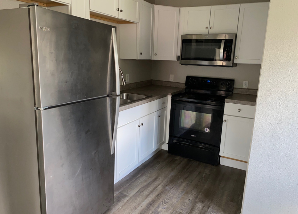 541 Putnam St #1 - Photo 4 of 12