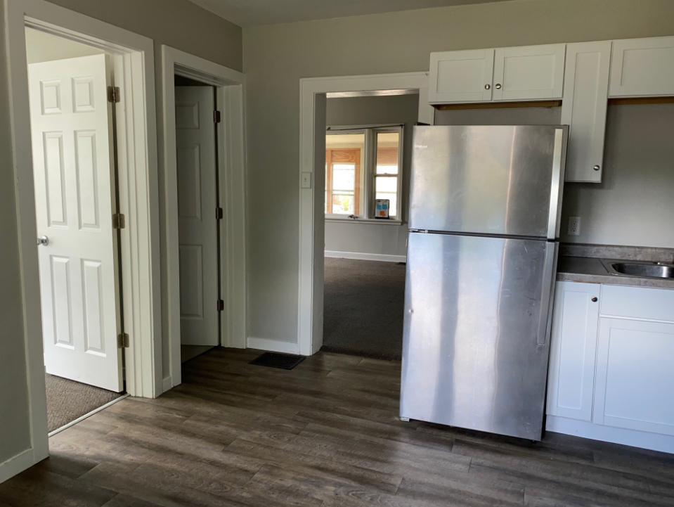 541 Putnam St #1 - Photo 5 of 12