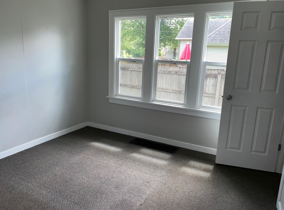 541 Putnam St #1 - Photo 6 of 12