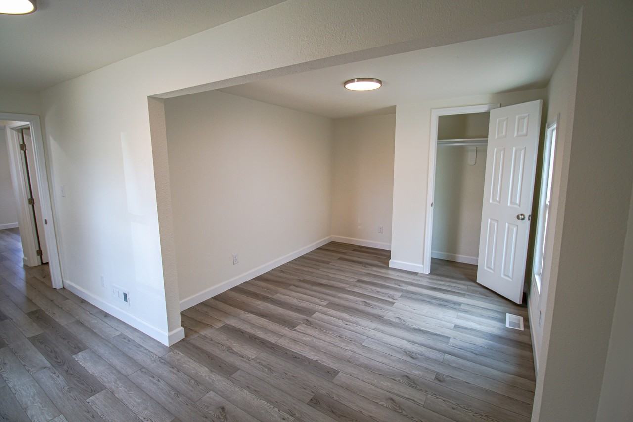 621 E 7th St #1 - Photo 3 of 15