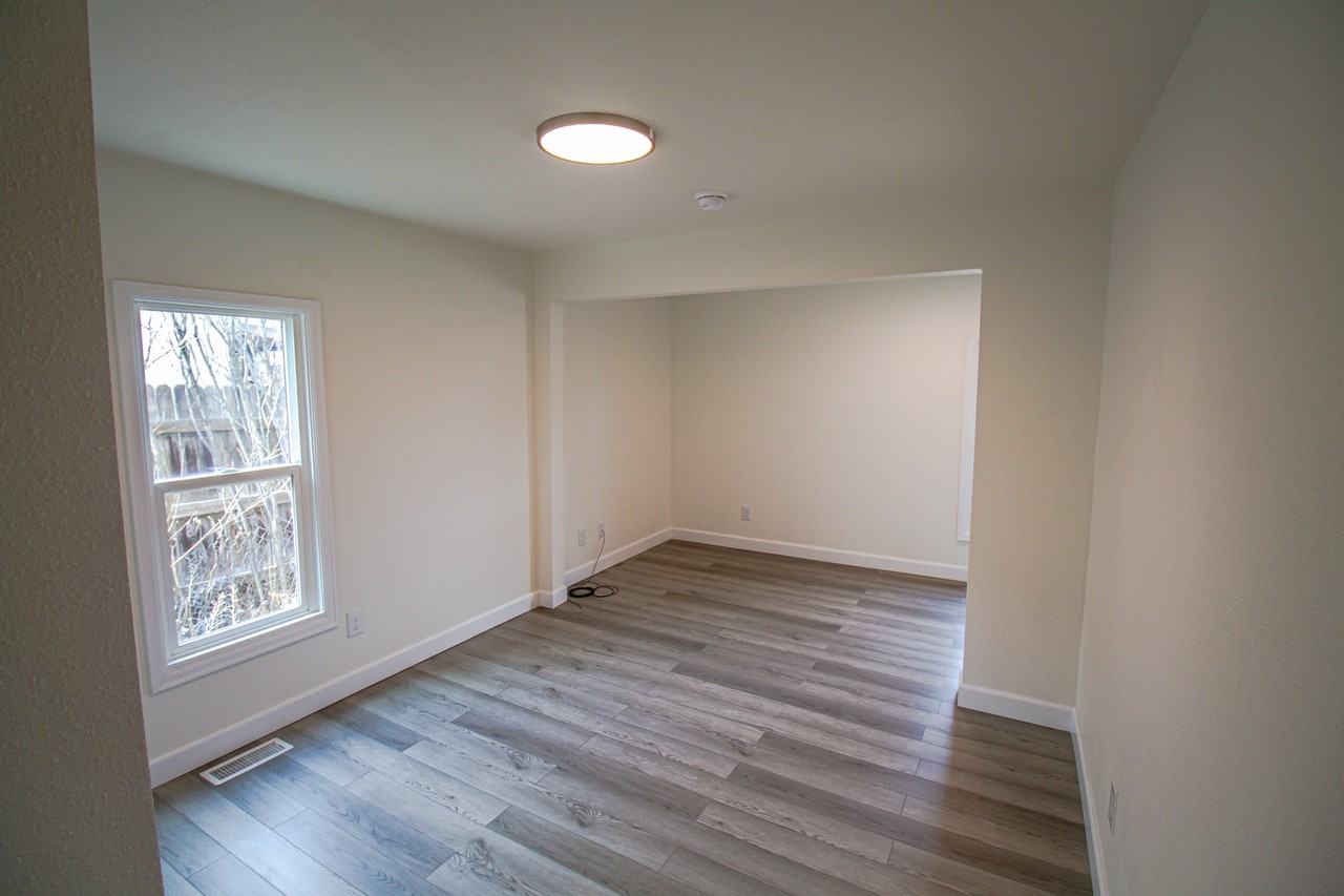 621 E 7th St #1 - Photo 4 of 15