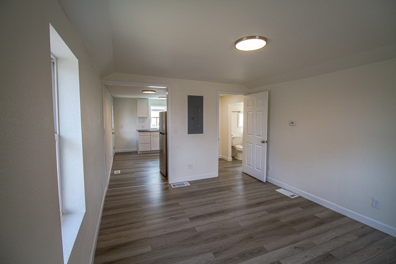 621 E 7th St #1 - Photo 7 of 15