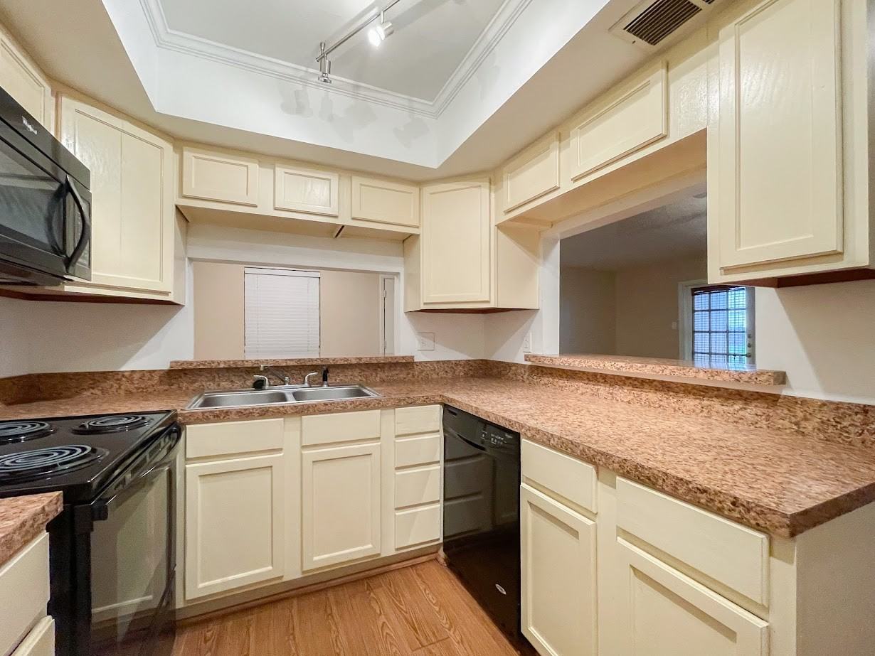 903 Linwood DrApt 202 #202 - Photo 3 of 11