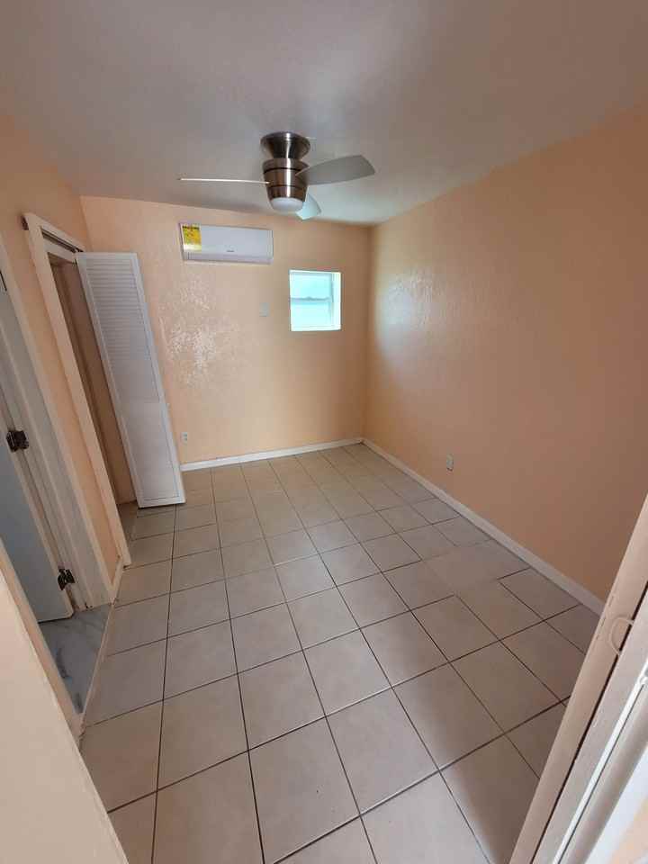 2828 Southwest 3rd Street - Photo 5 of 11