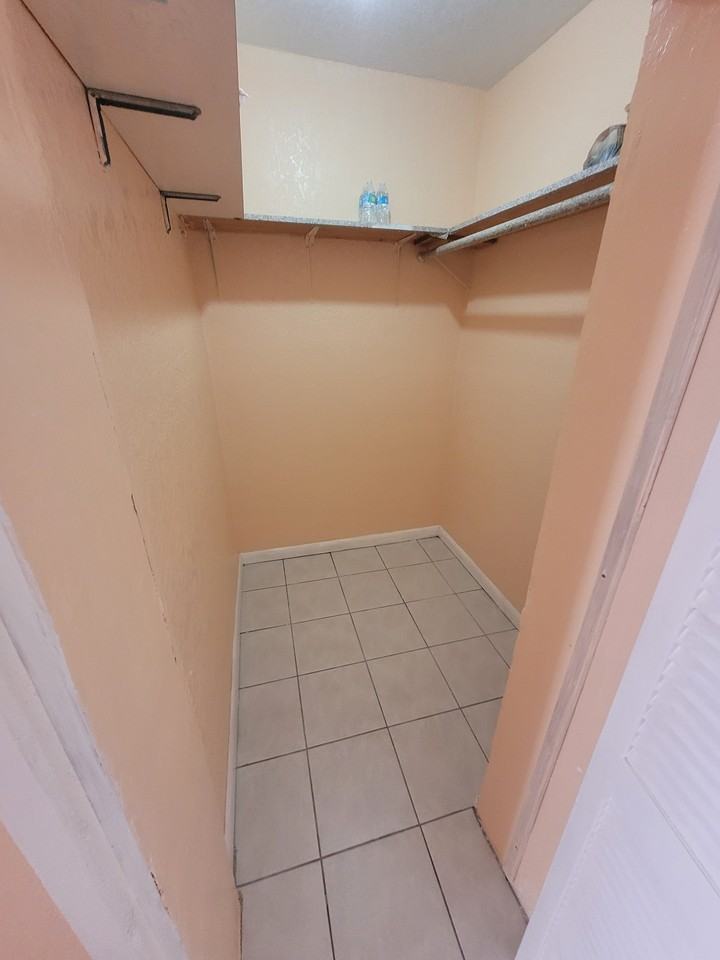 2828 Southwest 3rd Street - Photo 7 of 11