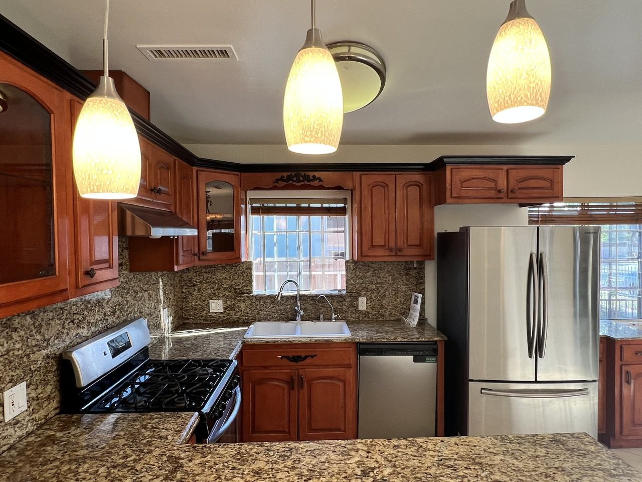 2330 S Mansfield Ave #1 - Photo 7 of 25