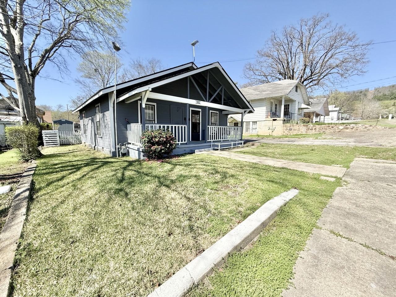 305 Beard St #1
