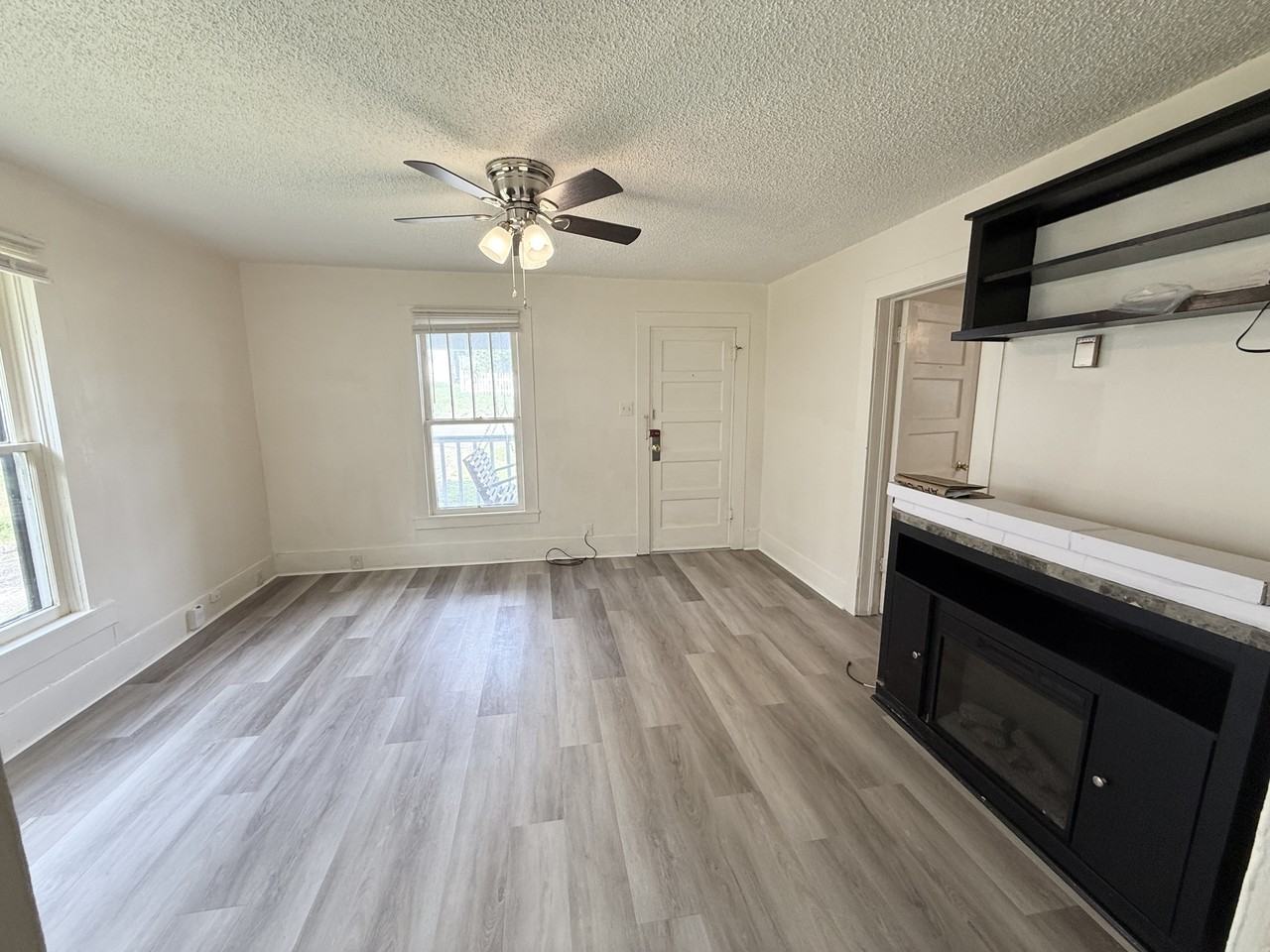 305 Beard St #1 - Photo 6 of 27
