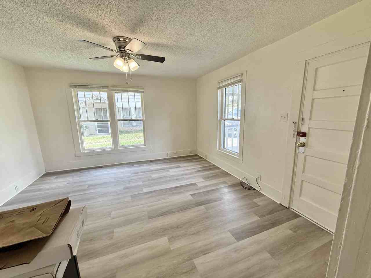 305 Beard St #1 - Photo 7 of 27
