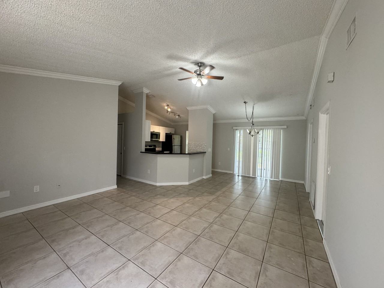 1632 Sw Bascom Ave #1 - Photo 2 of 15