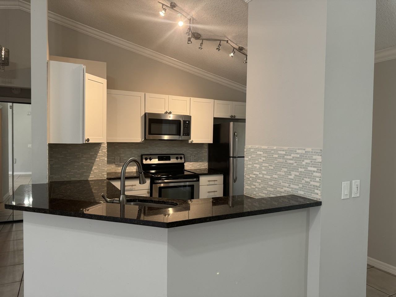 1632 Sw Bascom Ave #1 - Photo 3 of 15