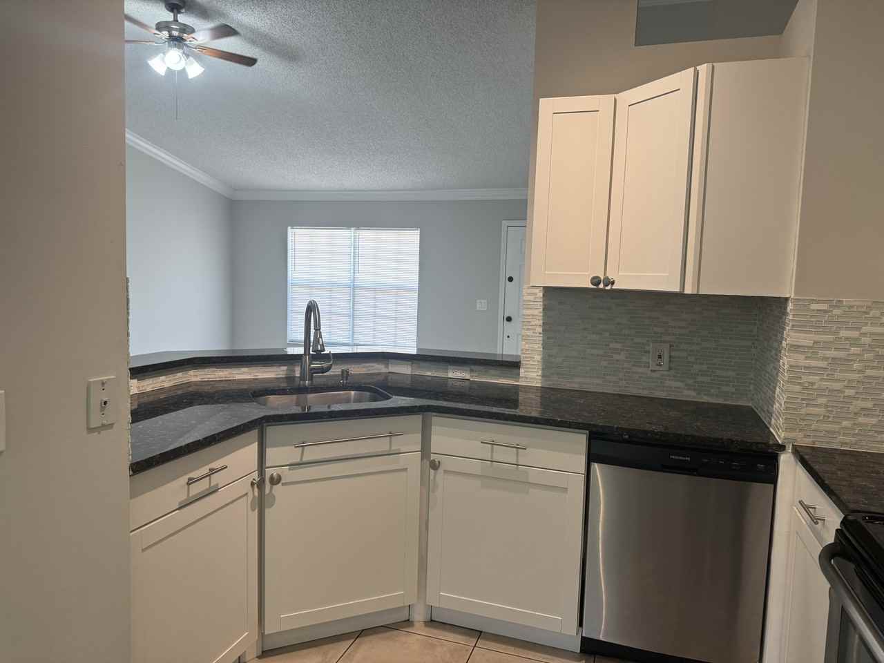 1632 Sw Bascom Ave #1 - Photo 4 of 15