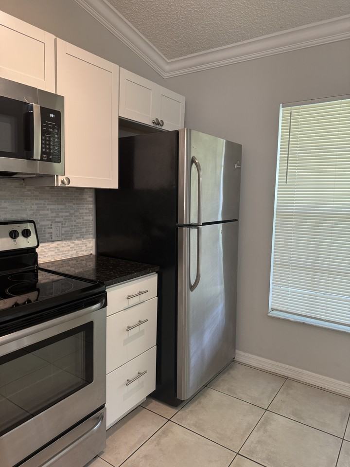 1632 Sw Bascom Ave #1 - Photo 5 of 15