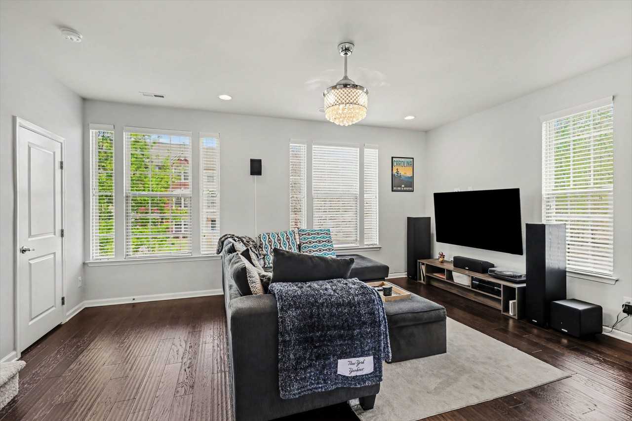 4011 Zilker Park Dr #1 - Photo 4 of 10