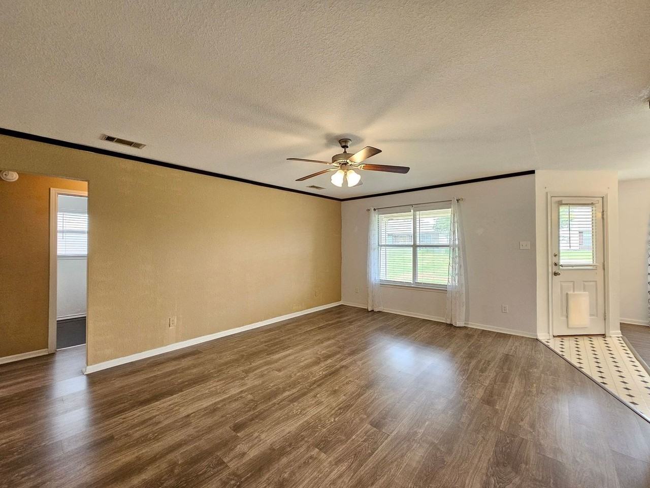 4609 Telluride Dr - Photo 3 of 25