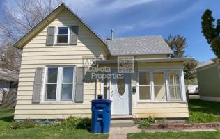 featured image of 208 E 10th Ave