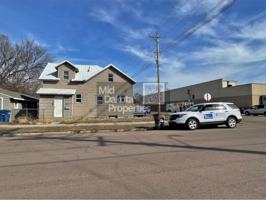 featured image of 122 W 9th Ave