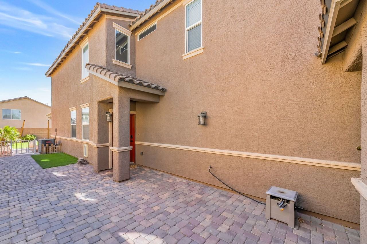 1132 Blakes Field Pl - Photo 3 of 24