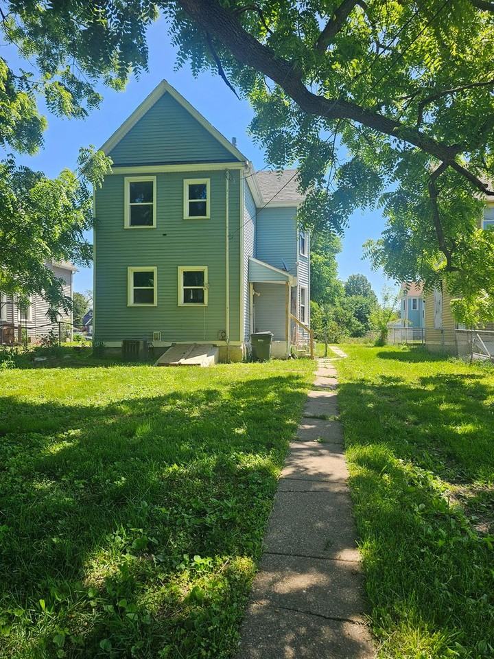 1218 Brown St - Photo 3 of 24