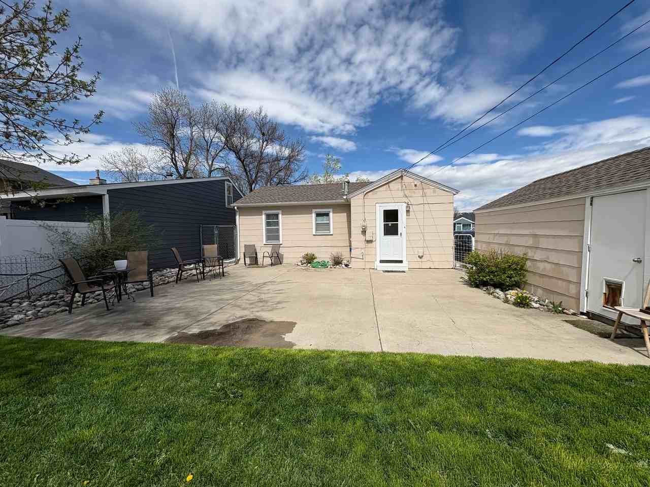 1628 Alderson Ave - Photo 3 of 12
