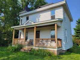 featured image of 2332/2332 1/2 3rd St.