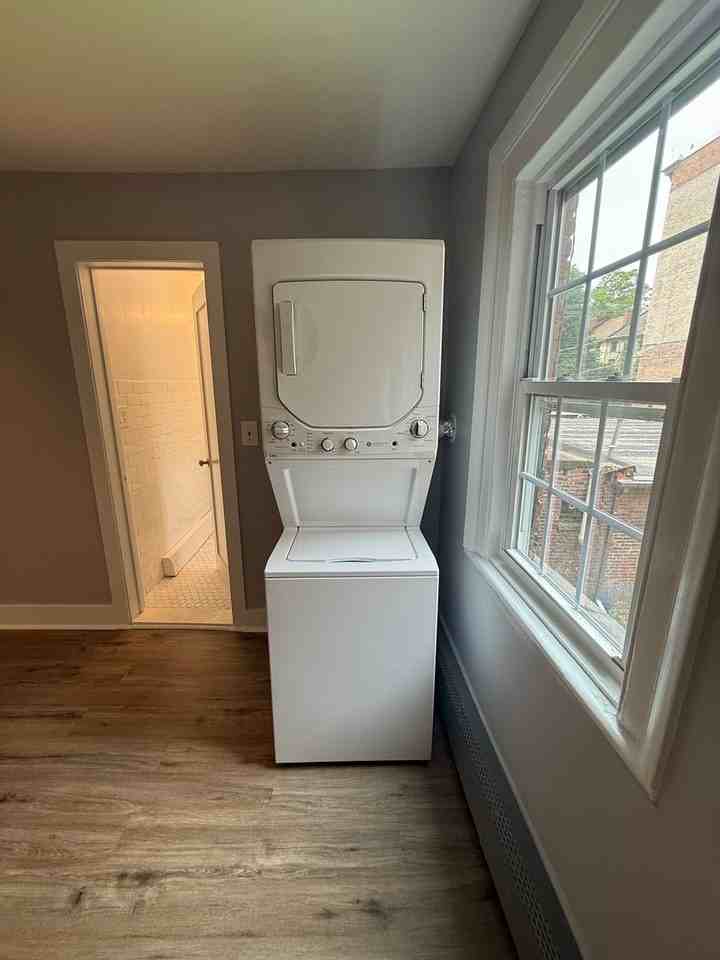 305 Liberty St - Photo 3 of 12