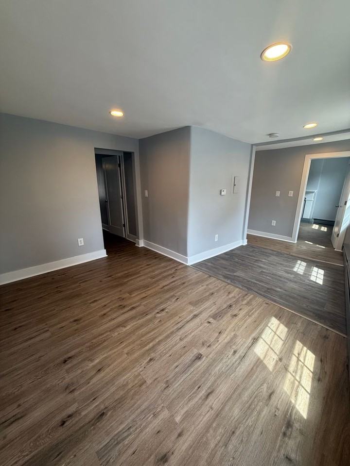 305 Liberty St - Photo 4 of 12