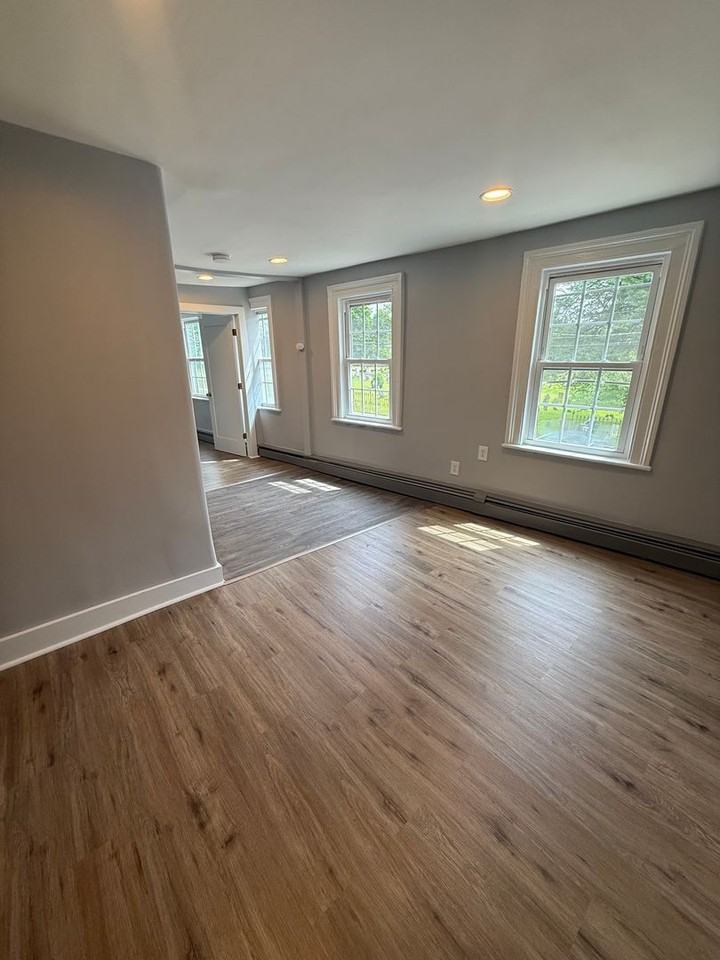 305 Liberty St - Photo 5 of 12