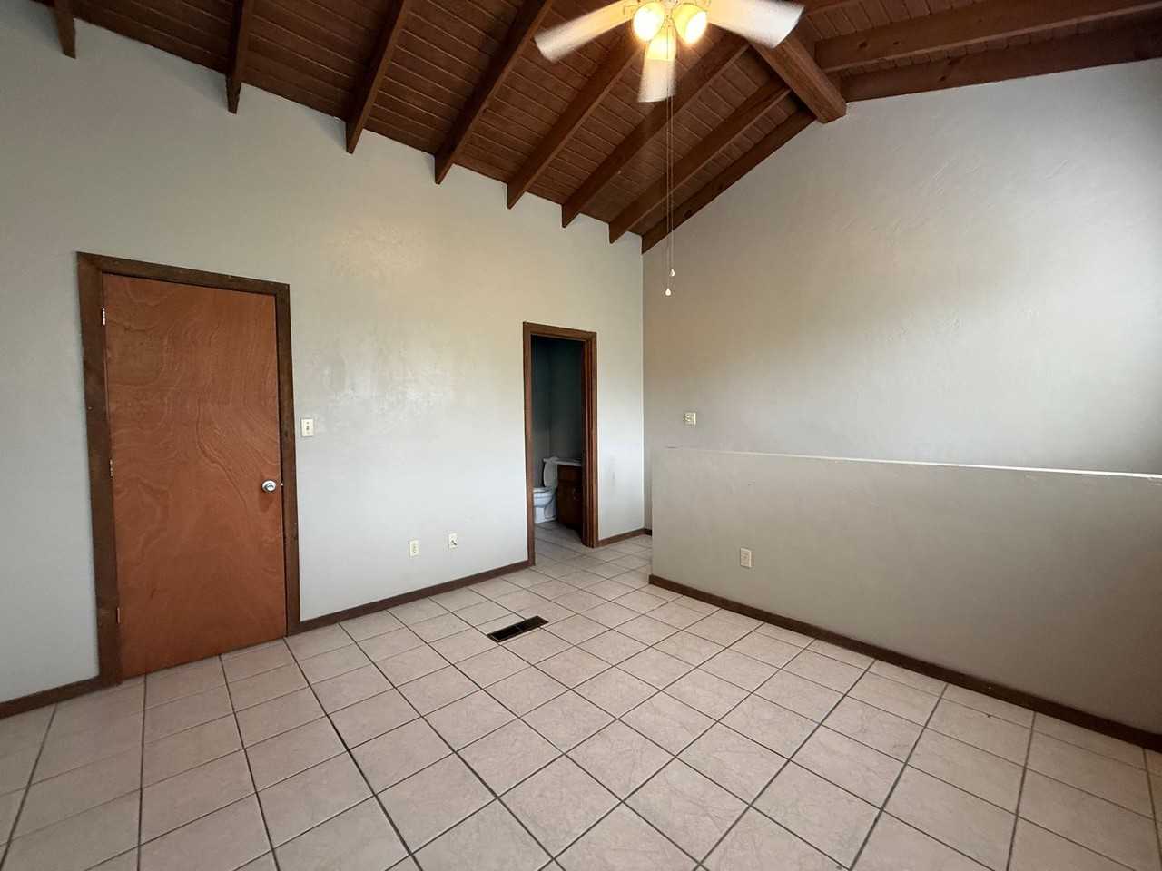 569 Oakland Ave E Apt B - Photo 6 of 9