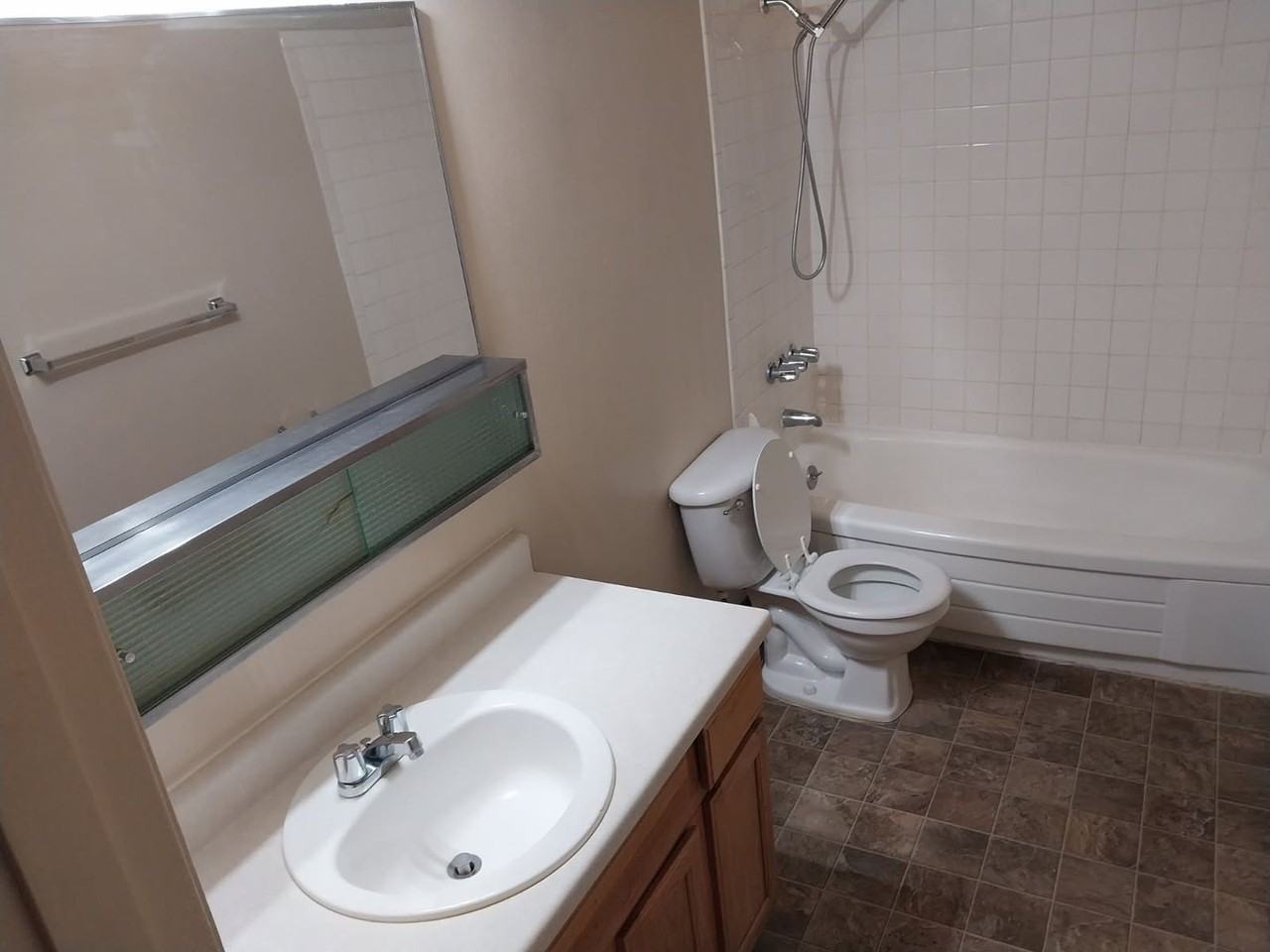 220 N 4th St ##03 - Photo 5 of 7