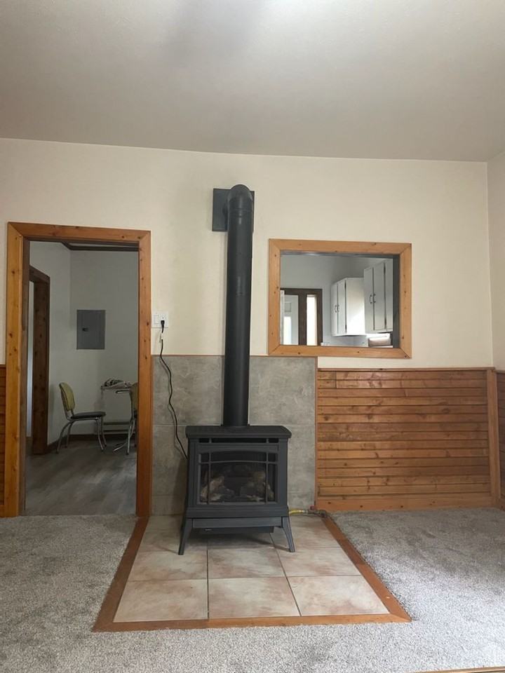 330 Myers St - Photo 2 of 4